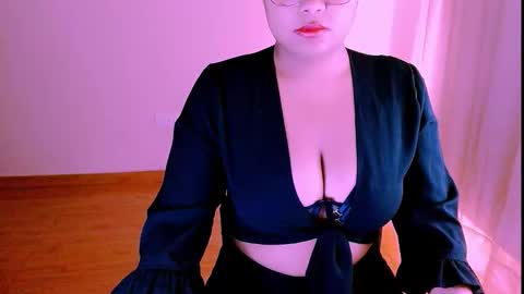 Alejandra  online show from October 3, 2025, 6:05 pm