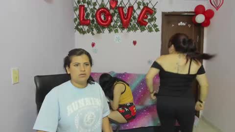 Snapshot of alejita_smithh chatting on March 4, 2025, 3:37 pm zoe and Kataleya online show from March 4, 2025, 3:37 pm