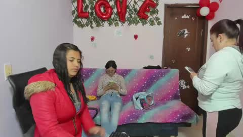 Snapshot of alejita_smithh chatting on March 11, 2025, 12:28 pm zoe and Kataleya online show from March 11, 2025, 12:28 pm