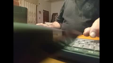 alejito16 online show from November 11, 2025, 3:06 am