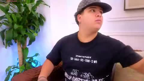 Snapshot of alejo_bennett chatting on August 4, 2026, 6:43 pm Alejo online show from August 4, 2026, 6:43 pm