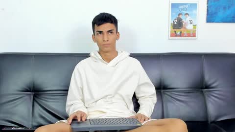 Snapshot of alejo_peverell chatting on January 21, 2025, 7:39 pm alejo peverell online show from January 21, 2025, 7:39 pm