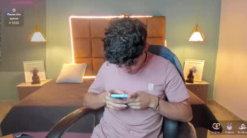 ALejoo Saenz online show from November 5, 2025, 4:01 am