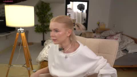 Lexi online show from December 5, 2025, 4:10 am