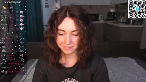 Snapshot of alena_mell chatting on December 15, 2025, 9:02 am Alenkaaa online show from December 15, 2025, 9:02 am