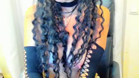 Snapshot of alenablack chatting on June 15, 2026, 11:07 pm Luly online show from June 15, 2026, 11:07 pm