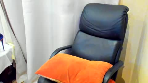 Snapshot of alenablack chatting on June 17, 2026, 11:16 pm Luly online show from June 17, 2026, 11:16 pm