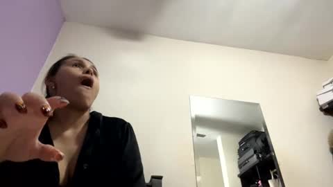 Snapshot of alenart chatting on November 4, 2025, 4:55 am alenart online show from November 4, 2025, 4:55 am