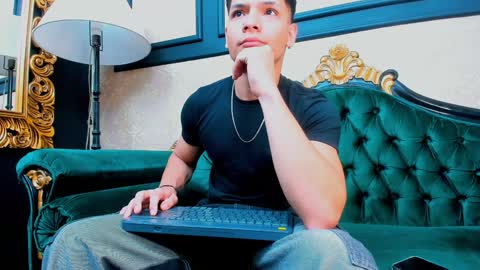 Snapshot of aless_king chatting on January 12, 2025, 11:39 am Alessandro King online show from January 12, 2025, 11:39 am