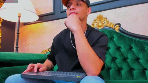 Snapshot of aless_king chatting on January 18, 2025, 12:15 pm Alessandro King online show from January 18, 2025, 12:15 pm