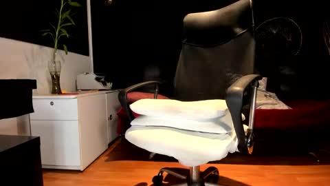 ALESSANDRO  WYE online show from November 4, 2025, 6:34 am