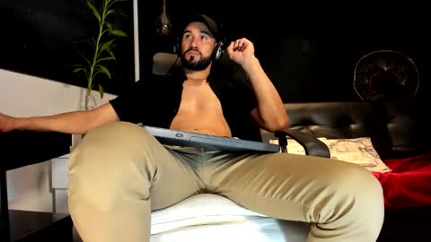 ALESSANDRO  WYE online show from November 20, 2025, 2:01 am