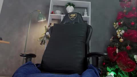 Snapshot of alessandro_duty chatting on December 5, 2025, 12:30 am Alessandro INDEPENDENT MODEL online show from December 5, 2025, 12:30 am