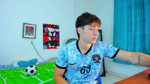 Snapshot of alessandro_dybala chatting on June 1, 2026, 12:18 pm Alessandro Dybala online show from June 1, 2026, 12:18 pm