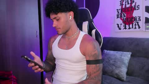 Snapshot of alessandro_vanni chatting on April 21, 2026, 1:28 pm Alessandro Vanni online show from April 21, 2026, 1:28 pm