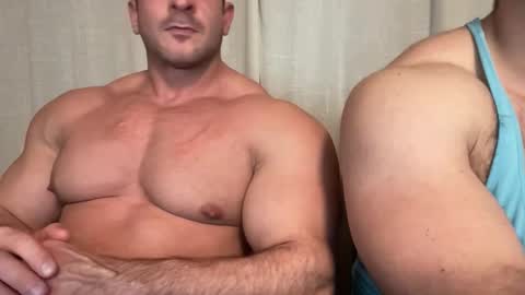 Snapshot of alessandrobuilder chatting on November 2, 2025, 12:02 am Alessandrobuilder online show from November 2, 2025, 12:02 am