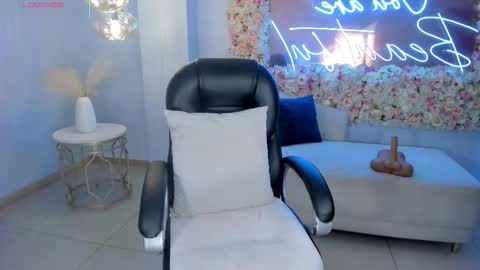 Snapshot of alessaromero chatting on October 18, 2025, 8:20 pm ALESSA ROMERO online show from October 18, 2025, 8:20 pm