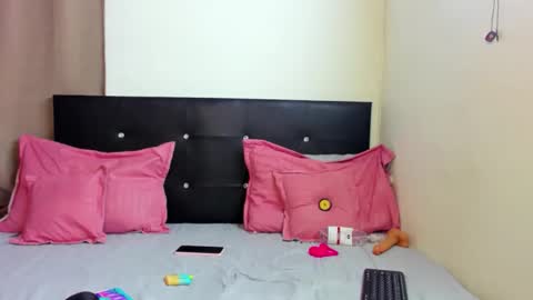Snapshot of alessia_villa_ chatting on May 15, 2026, 8:32 am alessia_villa_ online show from May 15, 2026, 8:32 am