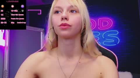 Snapshot of alessiacroft chatting on October 23, 2025, 4:23 am alessiacroft online show from October 23, 2025, 4:23 am