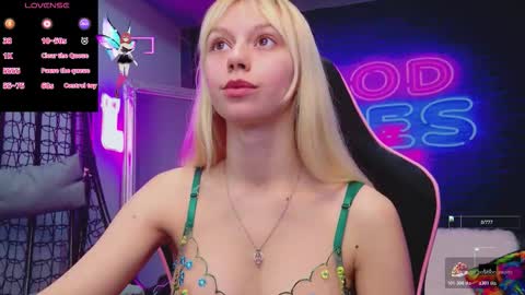 Snapshot of alessiacroft chatting on October 24, 2025, 4:42 am alessiacroft online show from October 24, 2025, 4:42 am