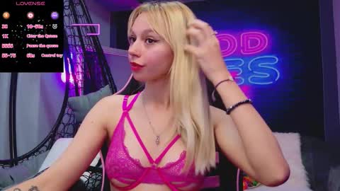 Snapshot of alessiacroft chatting on November 8, 2025, 5:40 am alessiacroft online show from November 8, 2025, 5:40 am