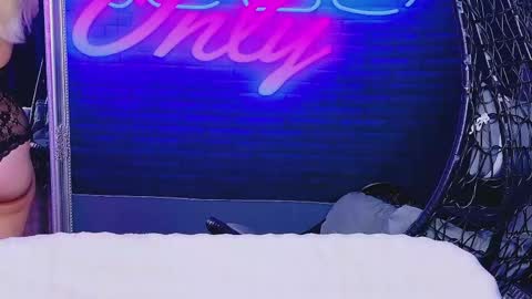 Snapshot of alessiacroft chatting on May 5, 2026, 3:47 am alessiacroft online show from May 5, 2026, 3:47 am