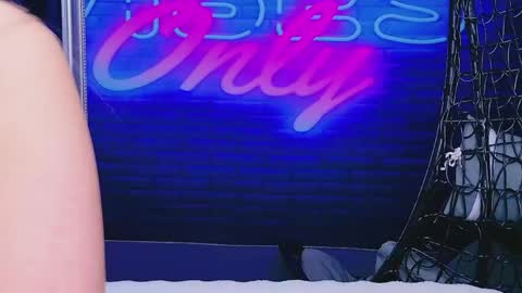 Snapshot of alessiacroft chatting on May 15, 2026, 4:41 am alessiacroft online show from May 15, 2026, 4:41 am