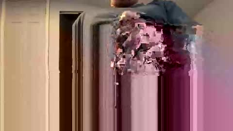 alessio46722777 online show from April 19, 2026, 4:01 am