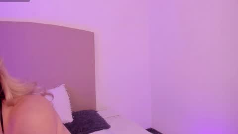 Alessia Moon online show from May 16, 2026, 11:31 am