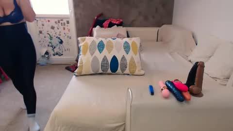 Snapshot of alesyadollblonde chatting on December 15, 2025, 7:12 am AlesyadollBlonde online show from December 15, 2025, 7:12 am