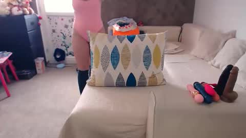 Snapshot of alesyadollblonde chatting on January 15, 2026, 7:57 am AlesyadollBlonde online show from January 15, 2026, 7:57 am