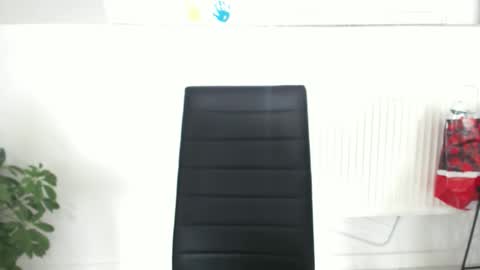 Snapshot of alesyadollblonde chatting on February 19, 2026, 12:12 pm AlesyadollBlonde online show from February 19, 2026, 12:12 pm