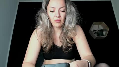 Snapshot of alesys69 chatting on May 4, 2026, 9:44 pm alesys69 online show from May 4, 2026, 9:44 pm