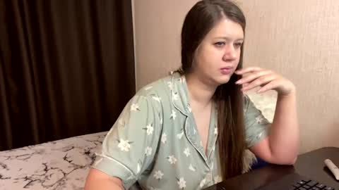 Snapshot of aletta_oushen chatting on December 20, 2024, 12:05 pm Aletta Oushen online show from December 20, 2024, 12:05 pm