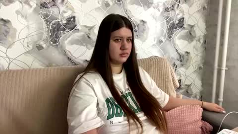 Snapshot of aletta_oushen chatting on February 13, 2025, 8:17 am Aletta Oushen online show from February 13, 2025, 8:17 am