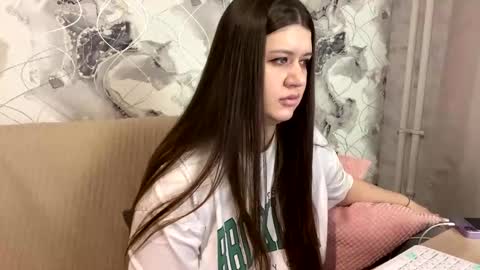 Snapshot of aletta_oushen chatting on February 17, 2025, 11:44 am Aletta Oushen online show from February 17, 2025, 11:44 am