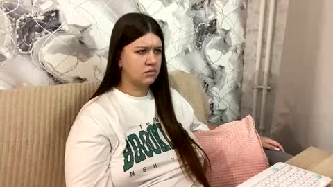 Snapshot of aletta_oushen chatting on February 17, 2025, 5:53 pm Aletta Oushen online show from February 17, 2025, 5:53 pm