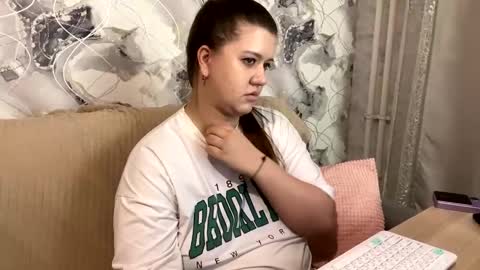 Snapshot of aletta_oushen chatting on February 20, 2025, 12:25 pm Aletta Oushen online show from February 20, 2025, 12:25 pm