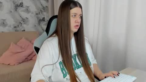 Snapshot of aletta_oushen chatting on October 6, 2025, 10:56 am Aletta Oushen online show from October 6, 2025, 10:56 am