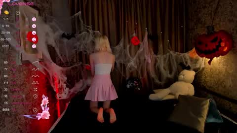 Lola online show from October 22, 2025, 2:50 pm