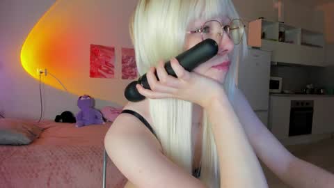 Snapshot of alettaevee chatting on June 7, 2026, 1:43 am alettaevee online show from June 7, 2026, 1:43 am