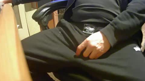 alex81pv1981 online show from April 5, 2026, 7:33 pm