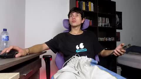 alex_connorr online show from November 18, 2025, 3:12 am