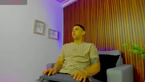 Snapshot of alex_cute77 chatting on April 22, 2026, 12:28 pm alex online show from April 22, 2026, 12:28 pm