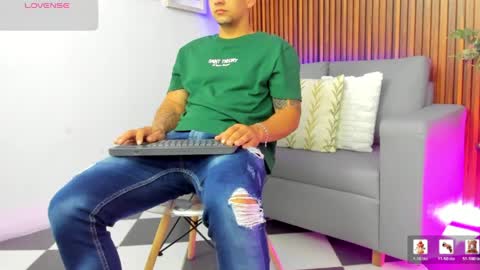 Snapshot of alex_cute77 chatting on May 13, 2026, 11:40 am alex online show from May 13, 2026, 11:40 am