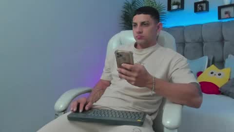 Snapshot of alex_cute77 chatting on May 15, 2026, 12:01 pm alex online show from May 15, 2026, 12:01 pm