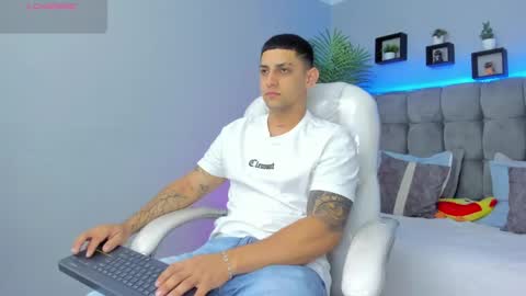 Snapshot of alex_cute77 chatting on May 16, 2026, 12:59 pm alex online show from May 16, 2026, 12:59 pm