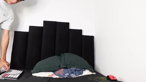 alex_mark_ online show from October 8, 2025, 5:43 pm