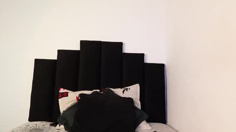 alex_mark_ online show from November 5, 2025, 7:36 pm