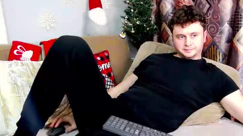 Snapshot of alex_onelove chatting on December 17, 2024, 8:21 pm Alex online show from December 17, 2024, 8:21 pm